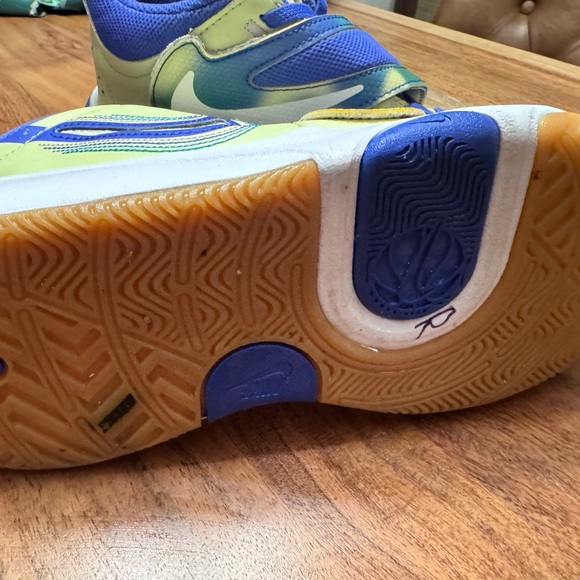 Nike Sneakers in Yellow and Blue - Picture 3 of 7